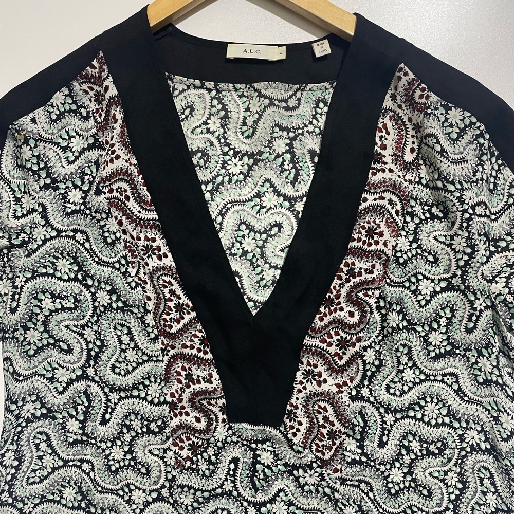 A.L.C. silk Monochrome V-Neck Patterned Blouse  Top - Picture 6 of 6